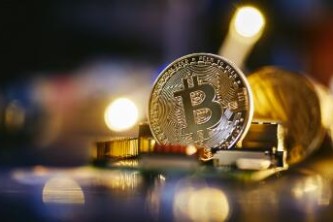 中国炒币用什么平台2025_衍生品种类繁多的eth交易平台排名盘点